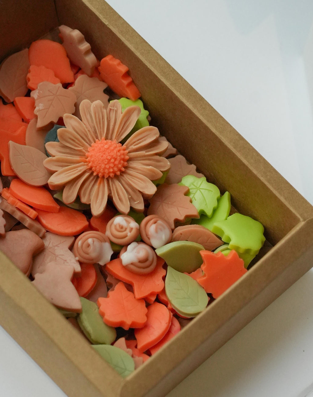 DIY Candle Making Kit: Natural Soy Wax, Floral Decorations, Autumn Gift Set