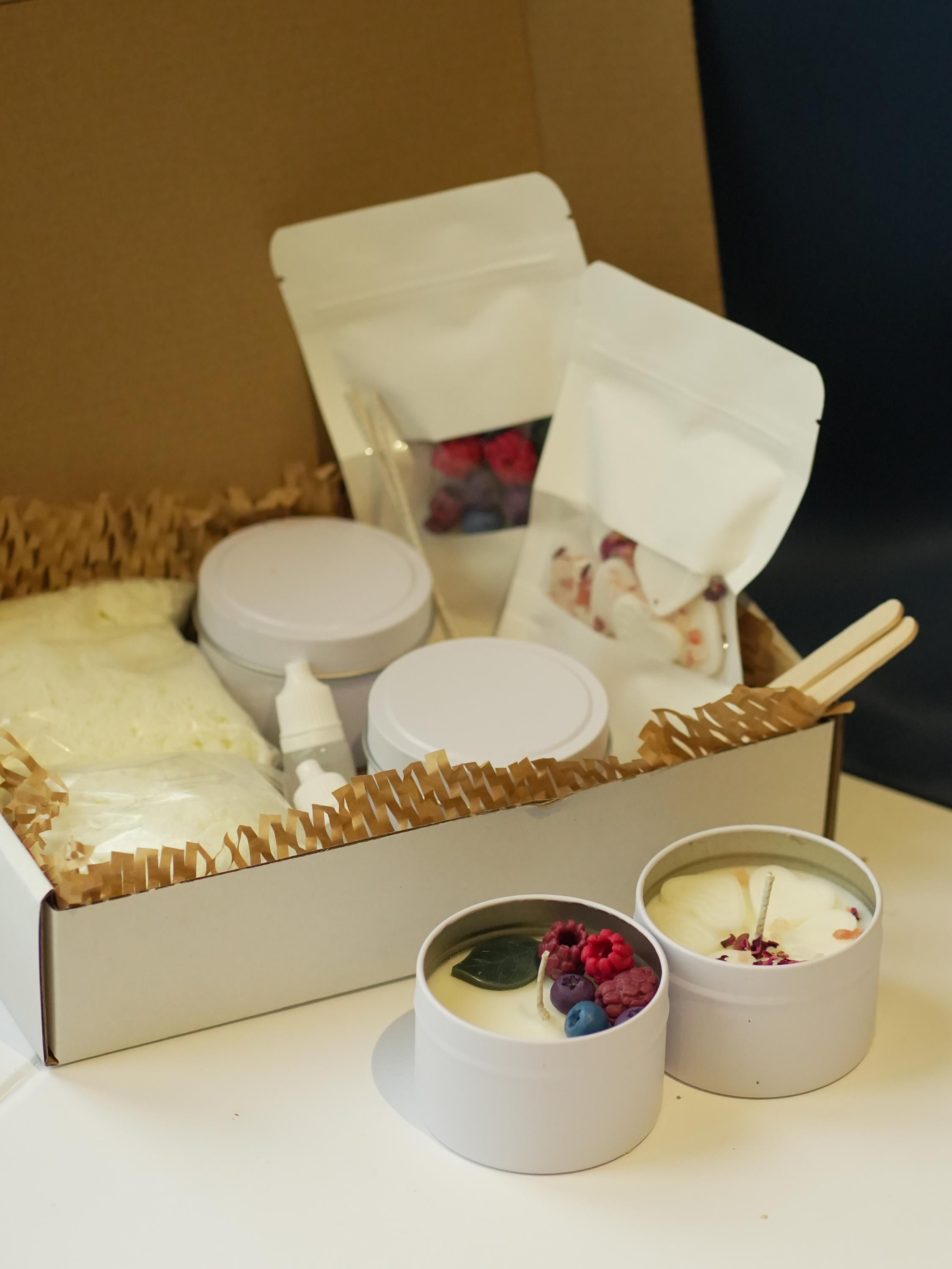 Wild Berries & Roses DIY Candle Making Kit: Natural Soy Wax, Floral Decorations